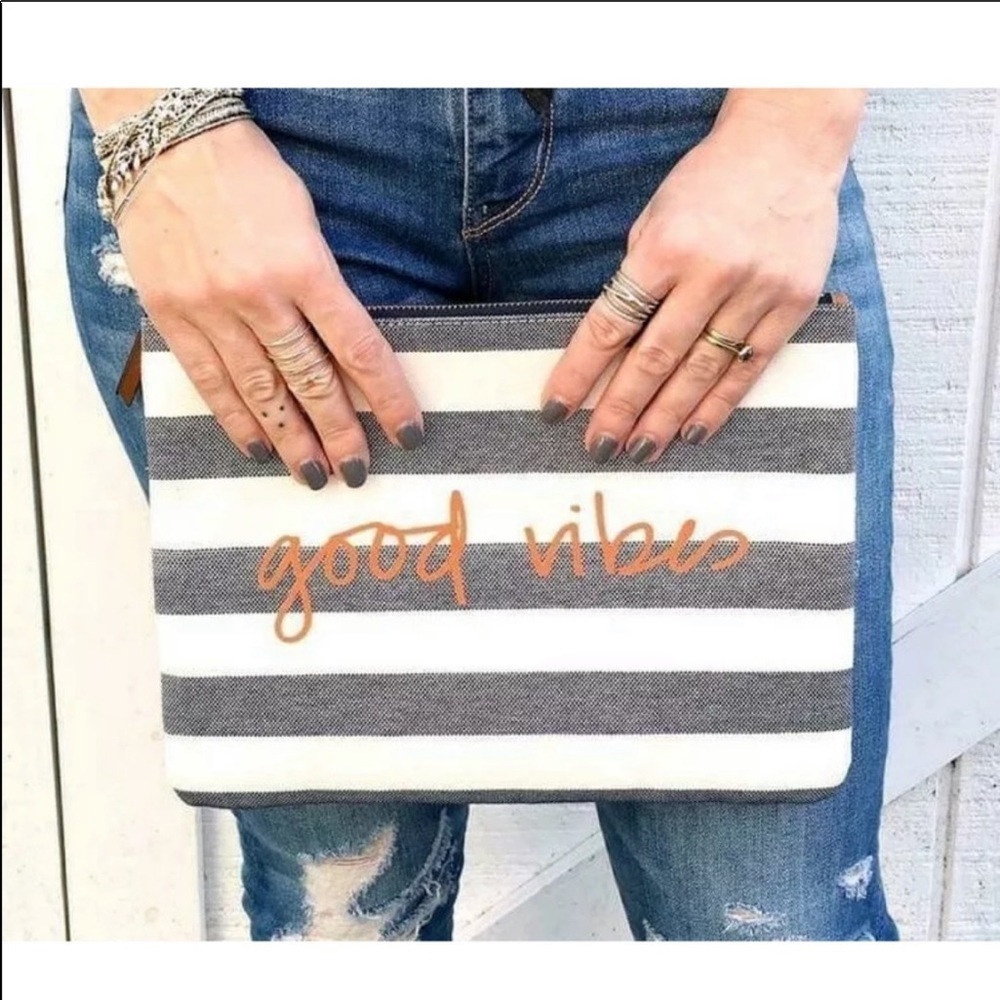 🌺Stella & Dot Good Vibes Pouch🌺